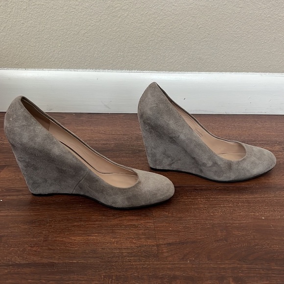 Vía Spiga Gray Suede Heels - Picture 6 of 7